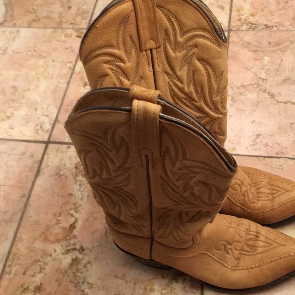 Chisholm cowboy boots